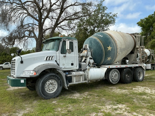 2015 Mack GU813 8x4 Mixer Truck