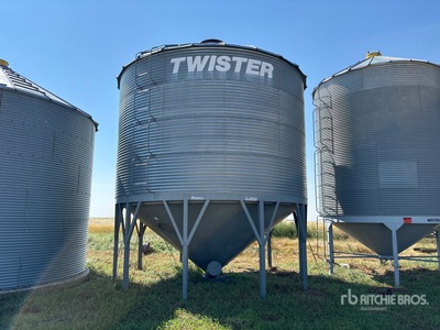 Twister +/- 3750 bu Hopper Grain Bin