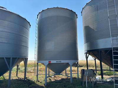 Westeel-Rosco +/- 2200 bu 6 Ring Hopper Grain Bin