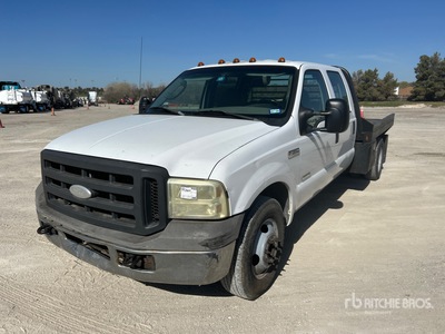 2005 Ford F-350 XL 4x2 Crew Cab Flatbed Truck