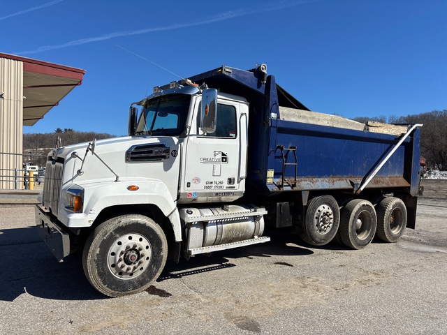 2018 Western Star 4700SF 8x4 Tri/A Dump Truck