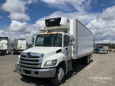 2018 Hino 268 4x2 冷蔵トラック