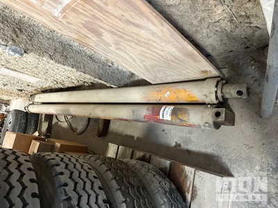 Quantity of (2) Texcoma 700 Cylinders Hydraulic Parts