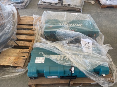 Quantity of (2) Makita HM1307CB 35 lb Demolition Hammer أدوات يدوية متنوعة