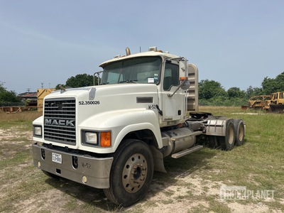 2007 Mack CHN613 6x4 Ciągnik siodłowy z kabiną dzienną Tri/A