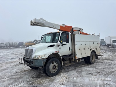 Posi-Plus 200-42-A 42 ft on 2003 International 4400 4x2 Bucket Truck