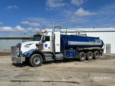 2007 Kenworth T800B 16670 L 8x6 Sleeper Camion citerne à eau