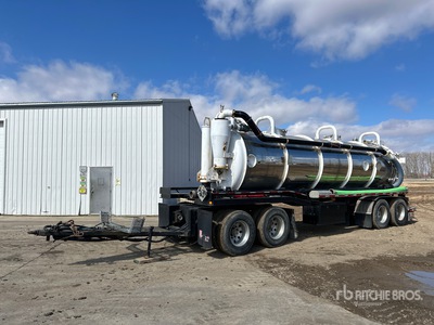 2004 Advance 5568 gal Turntable Vacuum Tanker Trailer