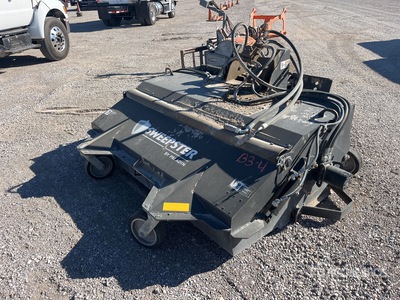 2018 Paladin 20372M-0022 74 in Schranklader Veegmachine