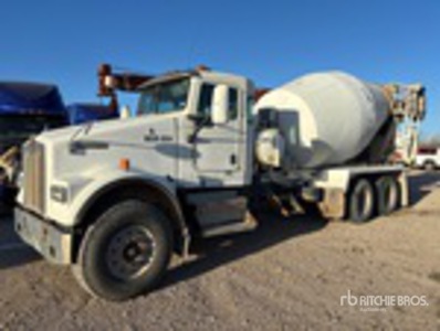 2007 Kenworth W900 8x4 Mixer Truck