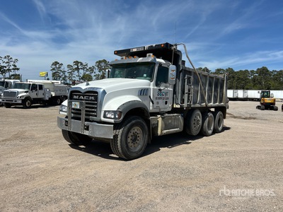 2022 Mack 84FR 8x4 Tri/A Camión dumper