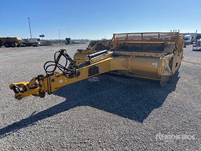2014 John Deere 2112E 4 Tire Hydraulic Pull Scraper
