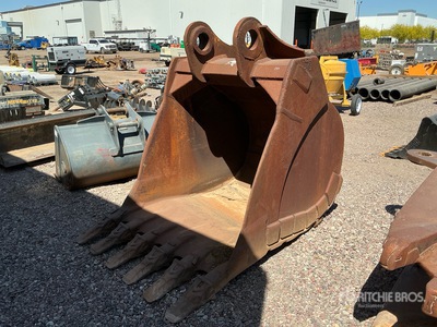 John Deere 56 in Digging Excavator Bucket