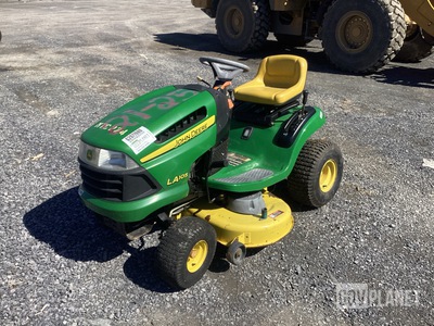 John Deere LA105 Lawn Mower