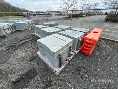 Quantity of (7) Pallets of Bluestone Landscaping Paver Steen