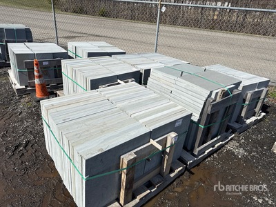 Quantity of (7) Pallets of Bluestone Landscaping Paver lengths and widths may vary حجر