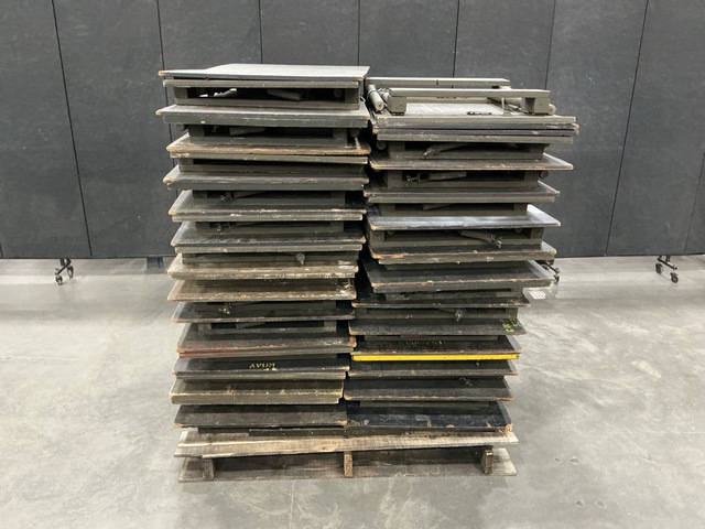 (26) Folding Leg Tables