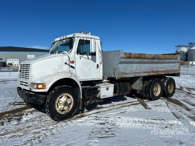 1990 International 7100 6x4 S/A Camión dumper