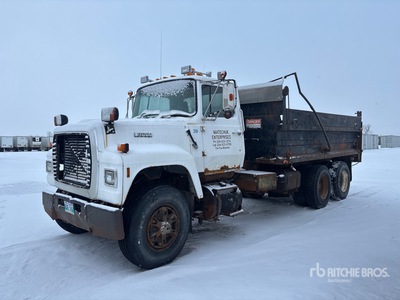 Ford L9000 6x4 3-Achs Kipper-Lkw (Inoperable)