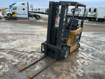 Yale ERC050RFN36SE082 4850 lb Montacargas Eléctrico