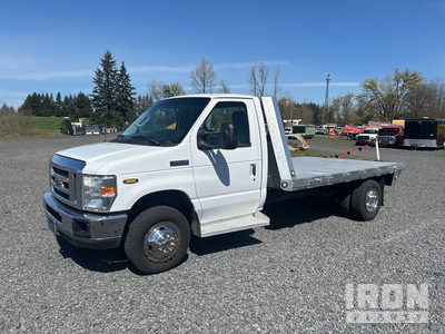 2019 Ford E450 4x2 Flatbed Truck