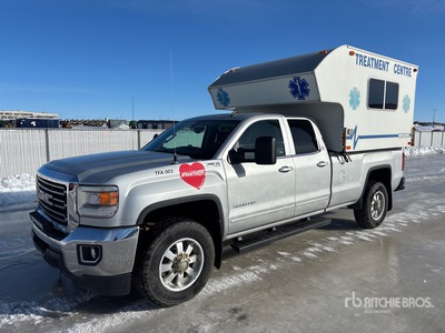 2015 GMC Sierra 3500 4x4 Extended Cab Rimorchio ambulanza