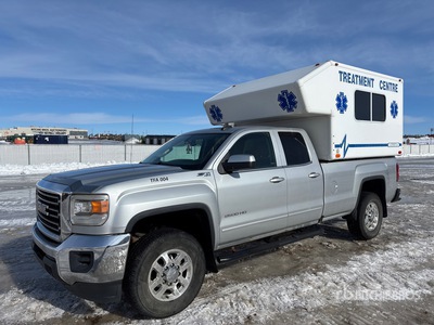 2015 GMC Sierra 2500 4x4 Extended Cab Rimorchio ambulanza
