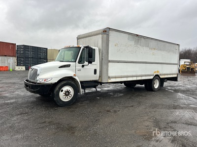 2007 International 4300 4x2 شاحنة فان