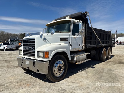 2006 Mack CHN613 6x4 Camion à benne tandem