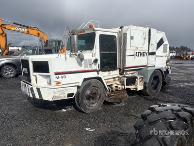 Athey Topgun on 1997 Mobile Camion balai