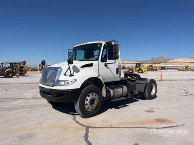 2017 International 4300 SBA 4x2 Cabeza Tractora Cabina Corta