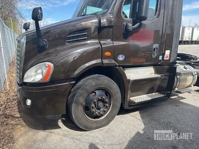 2017 Freightliner Custom CASCADIA 4x2 S/A Day Cab Truck Tractor (Inoperable)