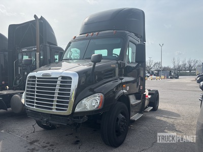 2018 Freightliner Custom CASCADIA 4x2 2-Achs Sattelzugmaschine (Inoperable)
