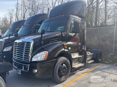 2017 Freightliner Custom CASCADIA 4x2 S/A Day Cab Truck Tractor (Inoperable)