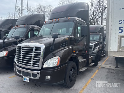 2018 Freightliner Cascadia 113 4x2 S/A Day Cab Truck Tractor (Inoperable)