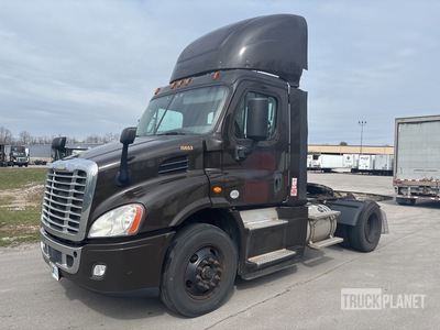 2017 Freightliner Cascadia 113 4x2 S/A Dagcabine Trekker