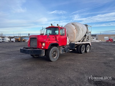 1998 Mack 600 6x4 Mixer Truck