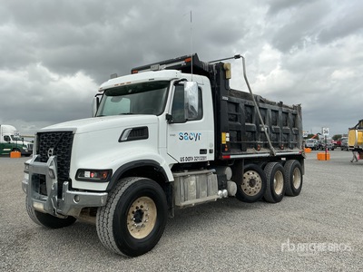 2022 Volvo VHD84F300 8x4 Camion à benne basculante Tridem