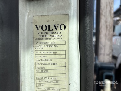 2014 Volvo VAH 6x2 Camión portavehiculos