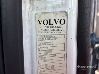 2014 Volvo VAH 6x2 Camión portavehiculos