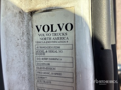 2014 Volvo VAH 6x2 Camión portavehiculos