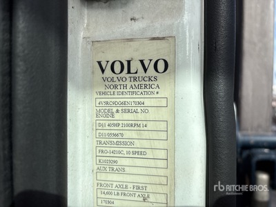 2014 Volvo VAH 6x4 Camión portavehiculos