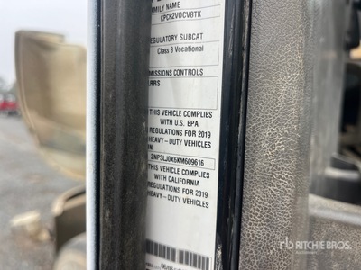 2019 Peterbilt 348 6x4 شاحنة مياه