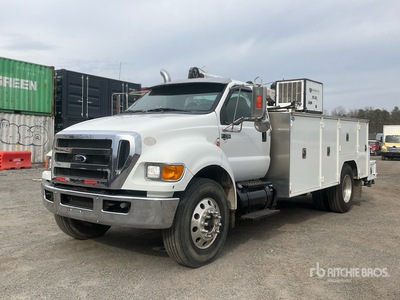 2013 Ford F-750 4x2 Utility Truck