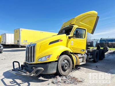2025 Peterbilt 579 6x4 Cabeza Tractora Cabina Corta (Inoperable)