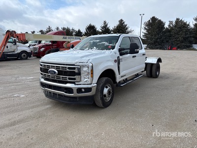 2024 Ford F-350 XL 4x4 Crew Cab を見 Cab and Chassis