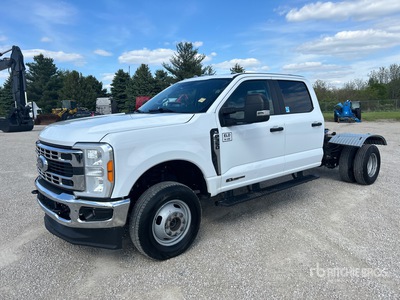 2024 Ford F-350 XL 4x4 Crew Cab を見 Cab and Chassis