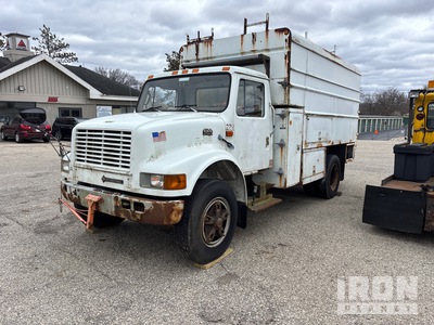 1999 International 4700 4x2 Chipper Truck