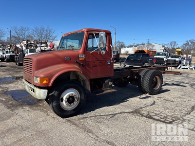 2001 International 4700 4x2 Cab and Chassis