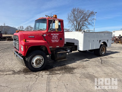 1993 Ford LN9000 4x2 Utility Truck